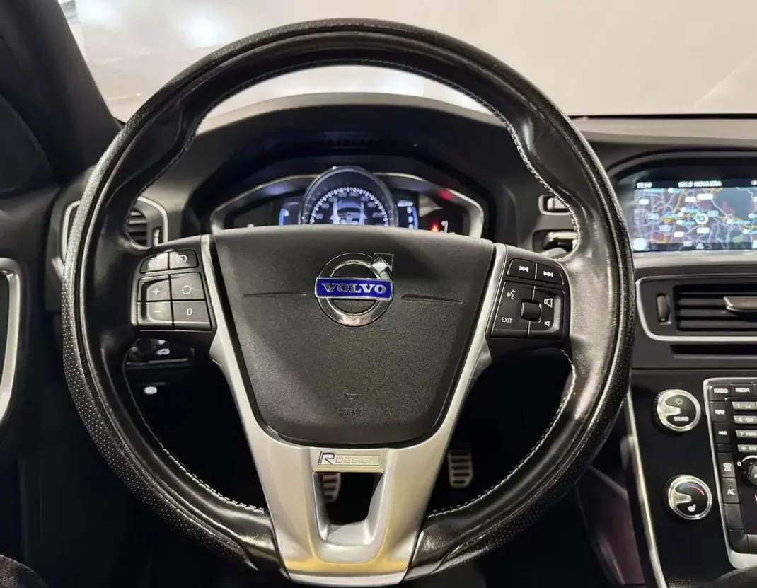 Volvo S60 2016 - 14900 EUR, 205158 km - 205158km - foto 16 de 30