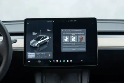 Tesla Model Y 2023 - 35950 EUR, 57000 km - 57000km - foto 29 de 49