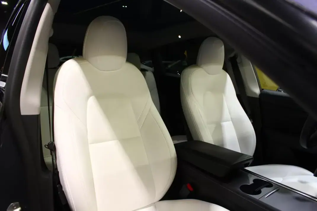 Tesla Model Y 2021 - 32240 EUR, 132000 km - AUTO.MOTO.pt - 132000km - foto 19 de 38