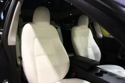 Tesla Model Y 2021 - 32240 EUR, 132000 km - AUTO.MOTO.pt - 132000km - foto 19 de 38