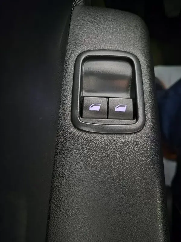 Citroën C3 2018 - 8899 EUR, 98339 km - AUTO.MOTO.pt - 98339km - foto 28 de 34