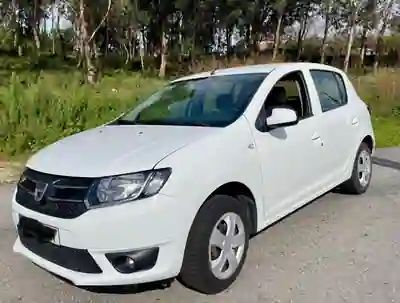 Dacia Sandero 2013 - 7490 EUR, 189000 km - AUTO.MOTO.pt - 189000km - foto 2 de 13