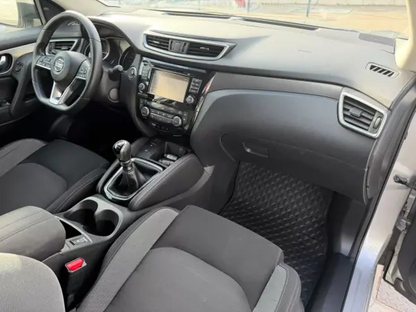 Nissan Qashqai 2018 - 18990 EUR, 111000 km - AUTO.MOTO.pt - 111000km - foto 26 de 39