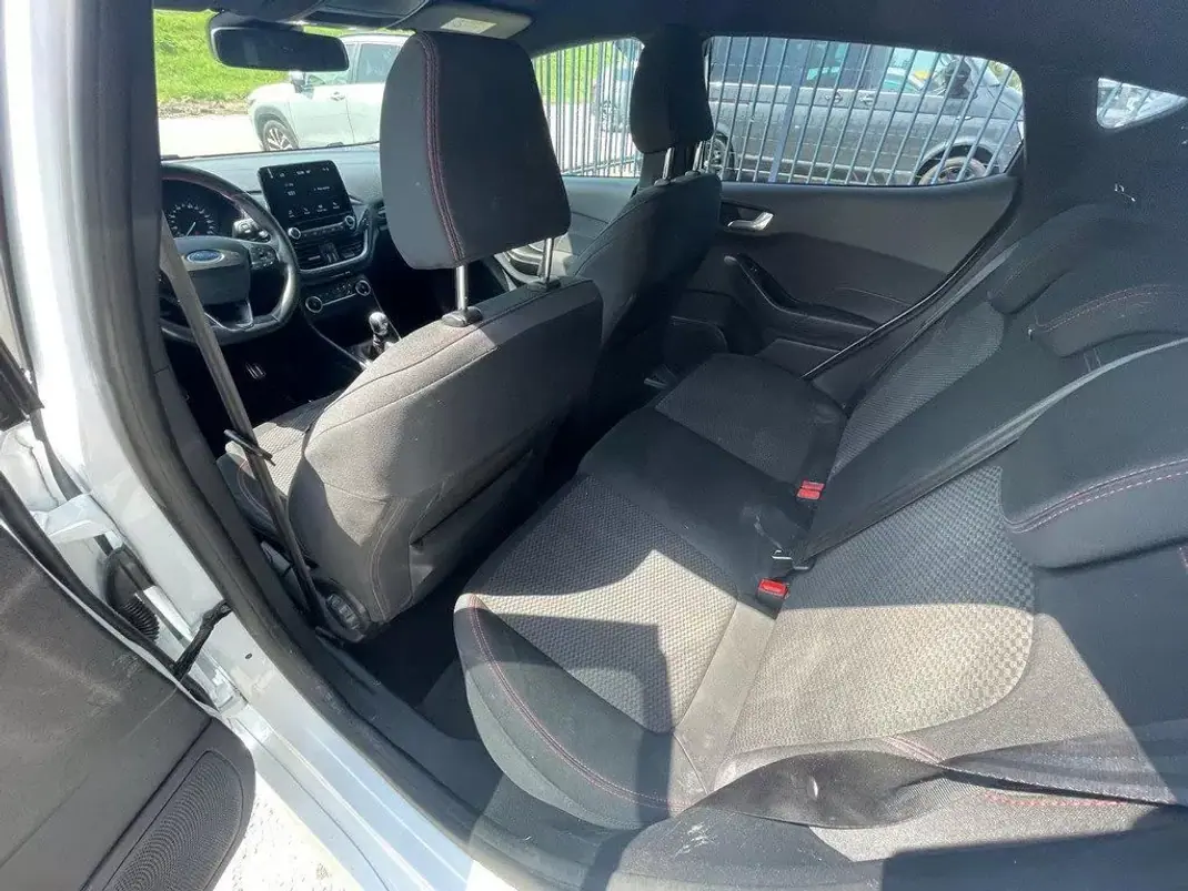 Ford Fiesta 2021 - 12450 EUR, 121472 km - AUTO.MOTO.pt - 121472km - foto 8 de 10