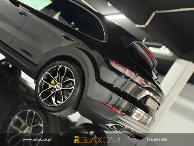 Porsche Cayenne 2018 - 53990 EUR, 150300 km - AUTO.MOTO.pt - 150300km - foto 25 de 28