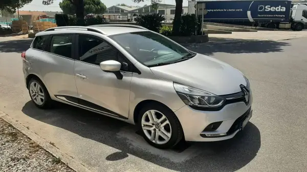 Renault Clio Sport Tourer 2018 - 11500 EUR, 89764 km - AUTO.MOTO.pt - 89764km - foto 16 de 46