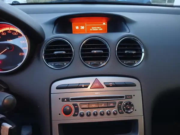 Peugeot 308 2008 - 6800 EUR, 159500 km - AUTO.MOTO.pt - 159500km - foto 15 de 20