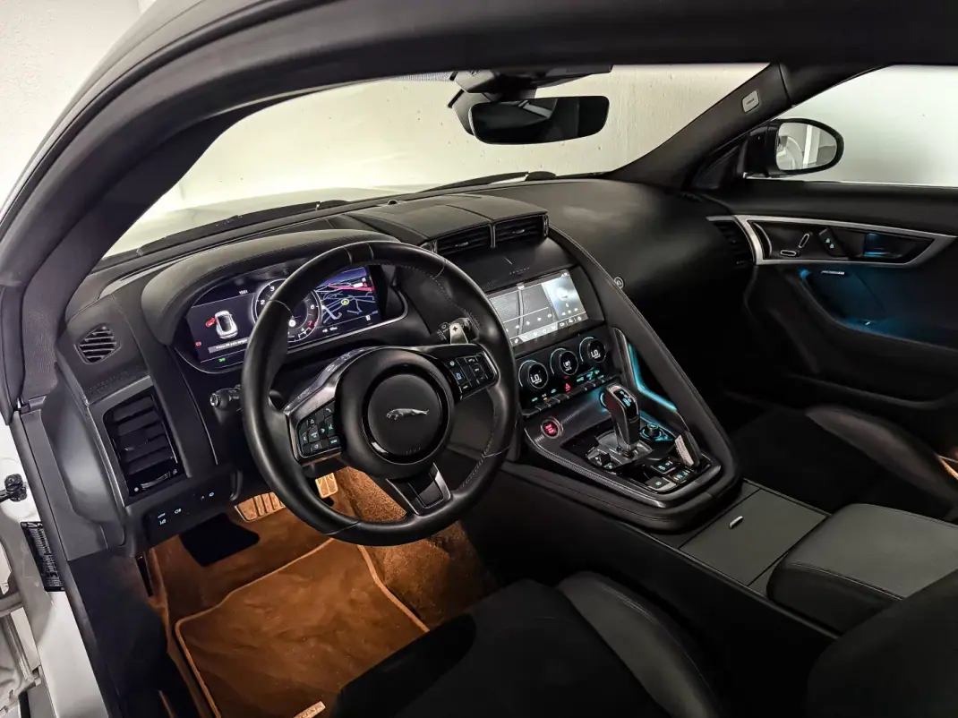 Jaguar F-Type 2020 - 52500 EUR, 77800 km - AUTO.MOTO.pt - 77800km - foto 13 de 27