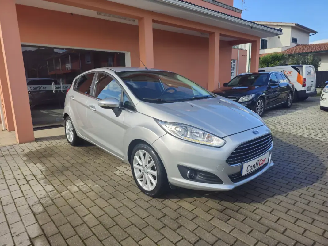 Ford Fiesta 2015 - 9990 EUR, 120400 km - AUTO.MOTO.pt - 120400km - foto 1 de 12