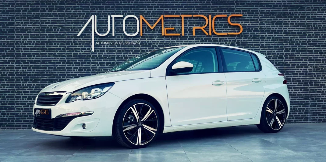 Peugeot 308 2014 - 12500 EUR, 151000 km - AUTO.MOTO.pt - 151000km - foto 7 de 16
