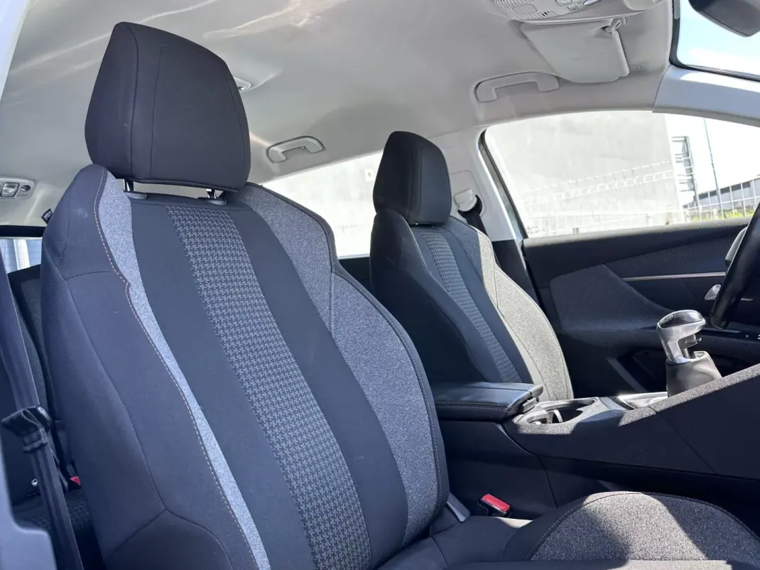 Peugeot 5008 2017 - 13900 EUR, 200000 km - AUTO.MOTO.pt - 200000km - foto 47 de 49