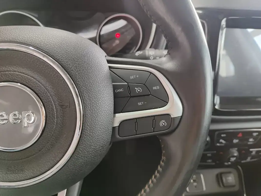 Jeep Compass 2018 - 17250 EUR, 110000 km - AUTO.MOTO.pt - 110000km - foto 28 de 34