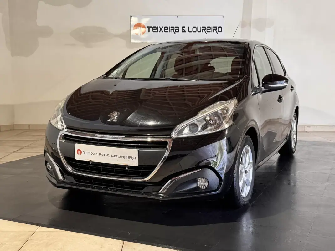 Peugeot 208 2016 - 9900 EUR, 90526 km - AUTO.MOTO.pt - 90526km - foto 1 de 22