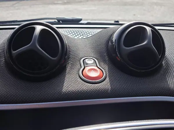 Smart ForFour 2018 - 9990 EUR, 49344 km - AUTO.MOTO.pt - 49344km - foto 36 de 43