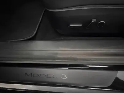 Tesla Model 3 2021 - 29000 EUR, 88000 km - AUTO.MOTO.pt - 88000km - foto 6 de 7