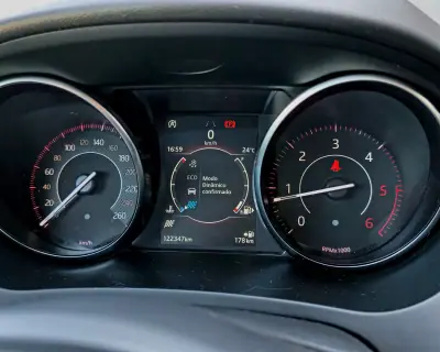 Jaguar E-Pace 2019 - 20500 EUR, 122300 km - AUTO.MOTO.pt - 122300km - foto 19 de 20