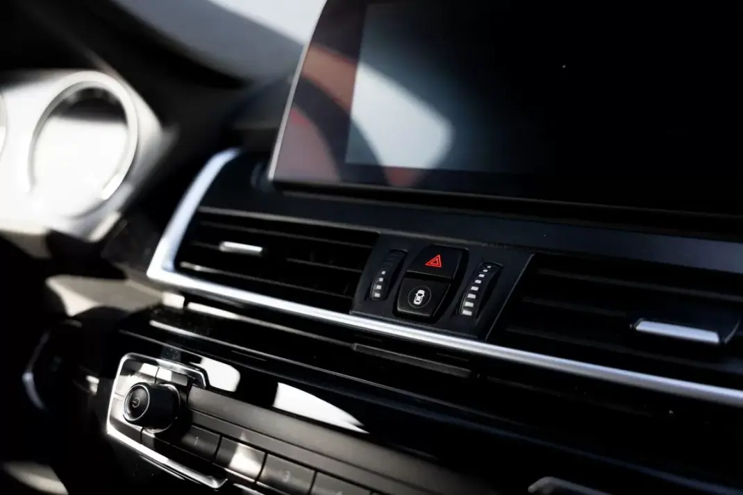 BMW 216 Active Tourer 2019 - 15750 EUR, 109700 km - AUTO.MOTO.pt - 109700km - foto 27 de 43