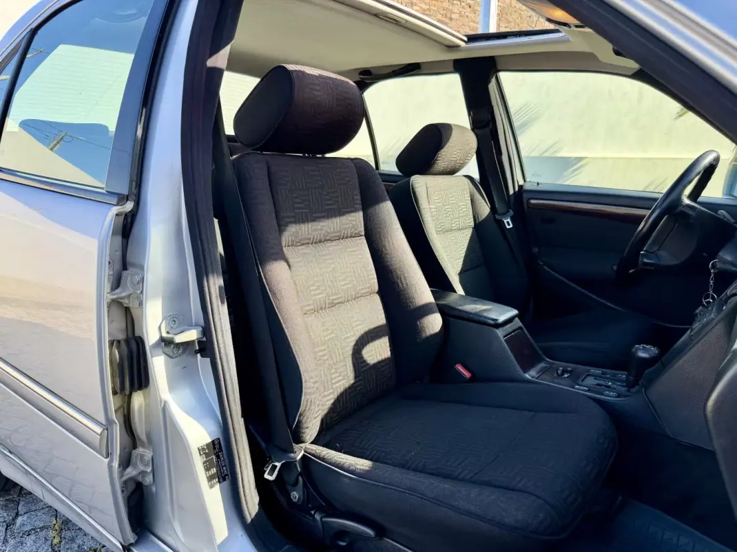 Mercedes-Benz C 250 1998 - 5500 EUR, 295879 km - AUTO.MOTO.pt - 295879km - foto 9 de 15