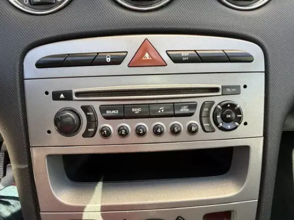 Peugeot 308 SW 2011 - 5900 EUR, 147177 km - AUTO.MOTO.pt - 147177km - foto 23 de 30