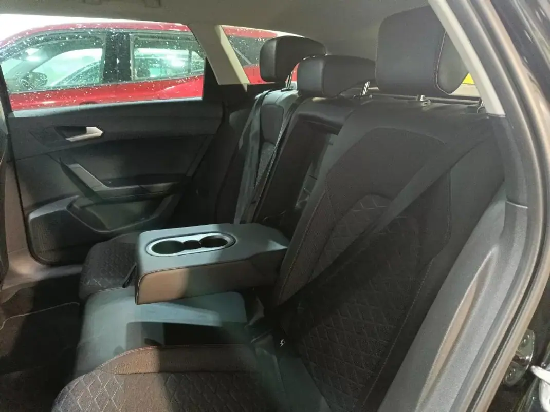 SEAT Leon ST 2021 - 19900 EUR, 131206 km - AUTO.MOTO.pt - 131206km - foto 4 de 6
