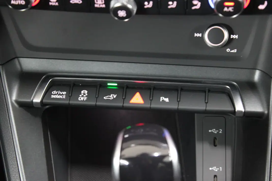Audi Q3 Sportback 2021 - 35900 EUR, 89638 km - AUTO.MOTO.pt - 89638km - foto 16 de 18