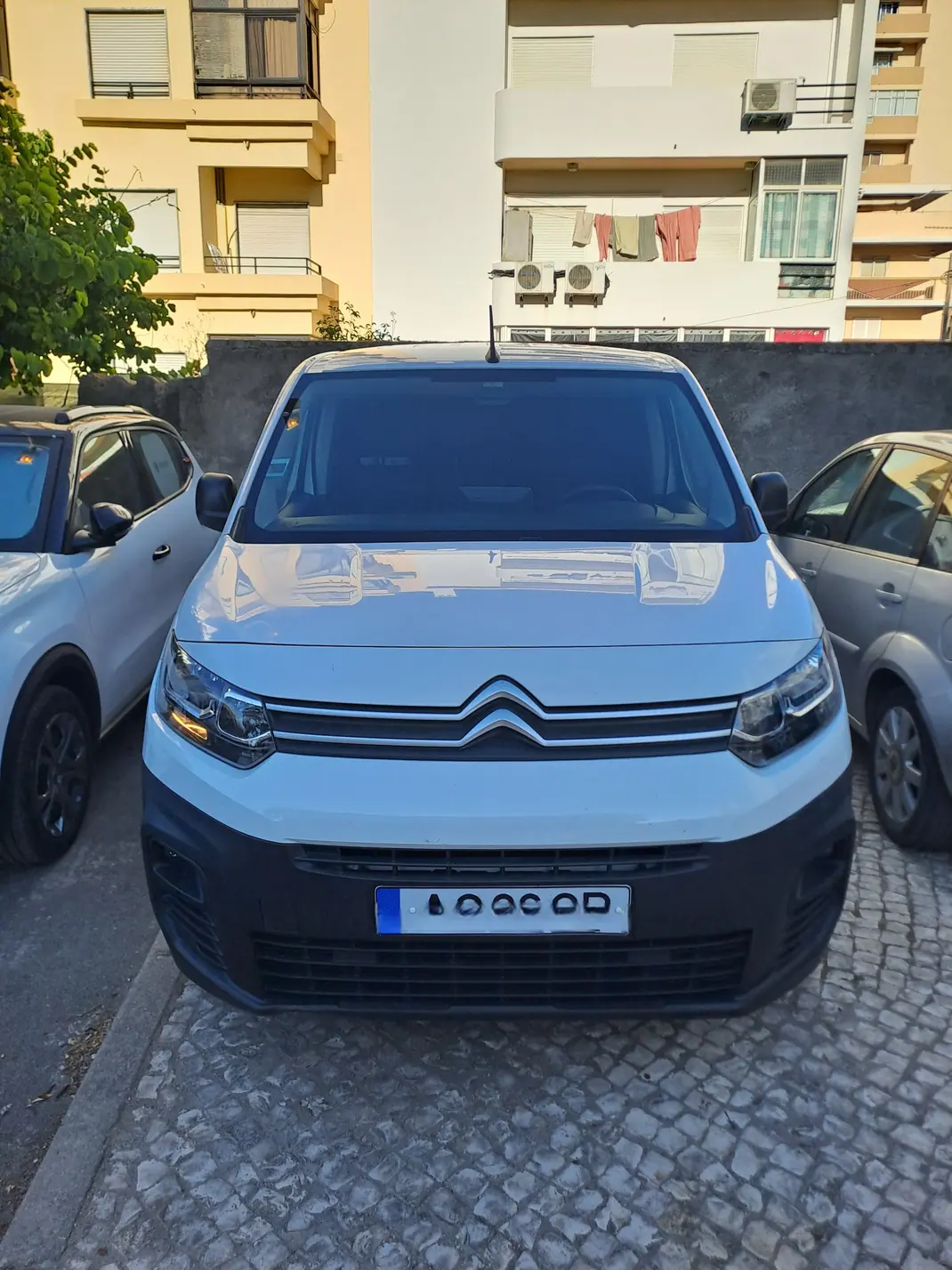 Citroën Berlingo 2021 - 10000 EUR, 170000 km - AUTO.MOTO.pt - 170000km - foto 1 de 8