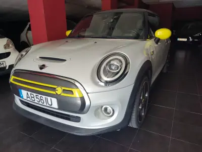 MINI Electric 2020 - 16750 EUR, 95000 km - AUTO.MOTO.pt - 95000km - foto 16 de 16