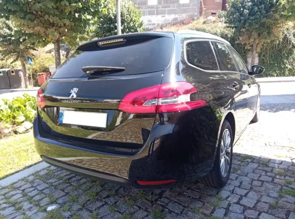 Peugeot 308 SW 2020 - 13490 EUR, 126471 km - AUTO.MOTO.pt - 126471km - foto 4 de 10