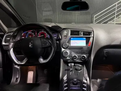 Citroën DS5 2014 - 12499 EUR, 165000 km - AUTO.MOTO.pt - 165000km - foto 10 de 30