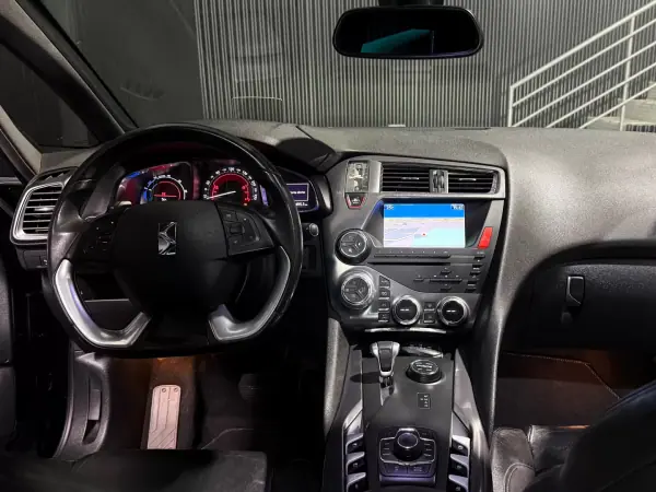 Citroën DS5 2014 - 12499 EUR, 165000 km - AUTO.MOTO.pt - 165000km - foto 10 de 30