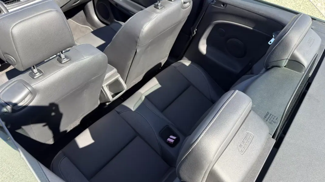 Renault Mégane Cabrio 2012 - 11800 EUR, 182000 km - AUTO.MOTO.pt - 182000km - foto 15 de 38