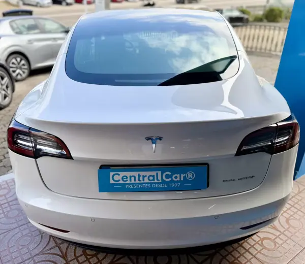 Tesla Model 3 2020 - 27950 EUR, 97000 km - AUTO.MOTO.pt - 97000km - foto 10 de 26