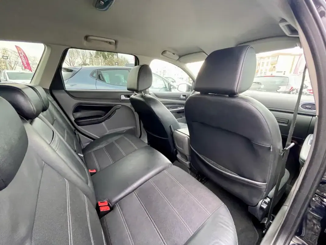 Ford Focus SW 2011 - 7750 EUR, 226741 km - AUTO.MOTO.pt - 226741km - foto 21 de 25