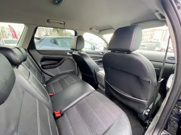 Ford Focus SW 2011 - 7750 EUR, 226741 km - AUTO.MOTO.pt - 226741km - foto 21 de 25