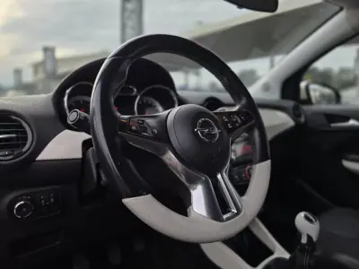 Opel Adam 2014 - 9990 EUR, 122000 km - AUTO.MOTO.pt - 122000km - foto 13 de 26