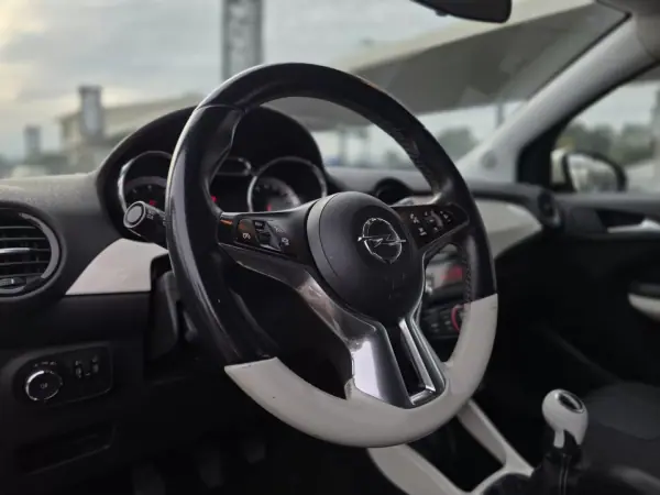 Opel Adam 2014 - 9990 EUR, 122000 km - AUTO.MOTO.pt - 122000km - foto 13 de 26