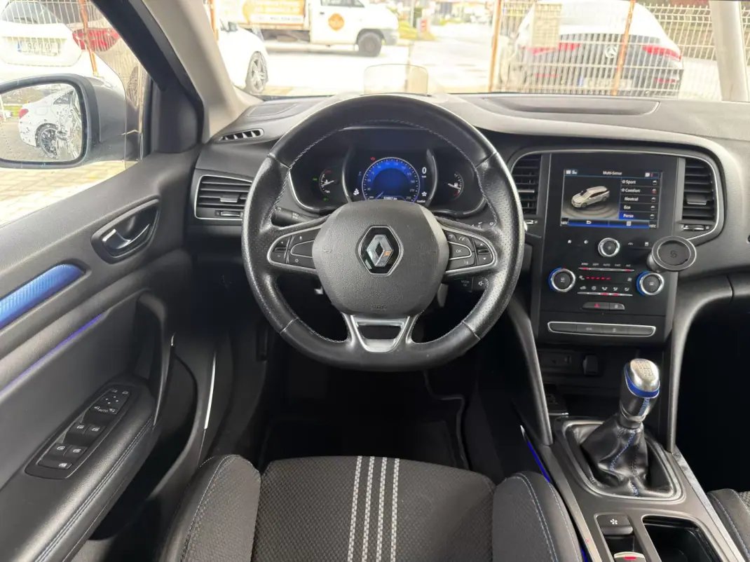 Renault Mégane 2019 - 15990 EUR, 122827 km - AUTO.MOTO.pt - 122827km - foto 14 de 21