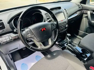 Kia Sorento 2015 - 18900 EUR, 199000 km - AUTO.MOTO.pt - 199000km - foto 20 de 30