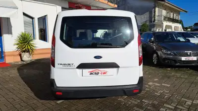 Ford Transit Connect 2019 - 16900 EUR, 240235 km - AUTO.MOTO.pt - 240235km - foto 6 de 24