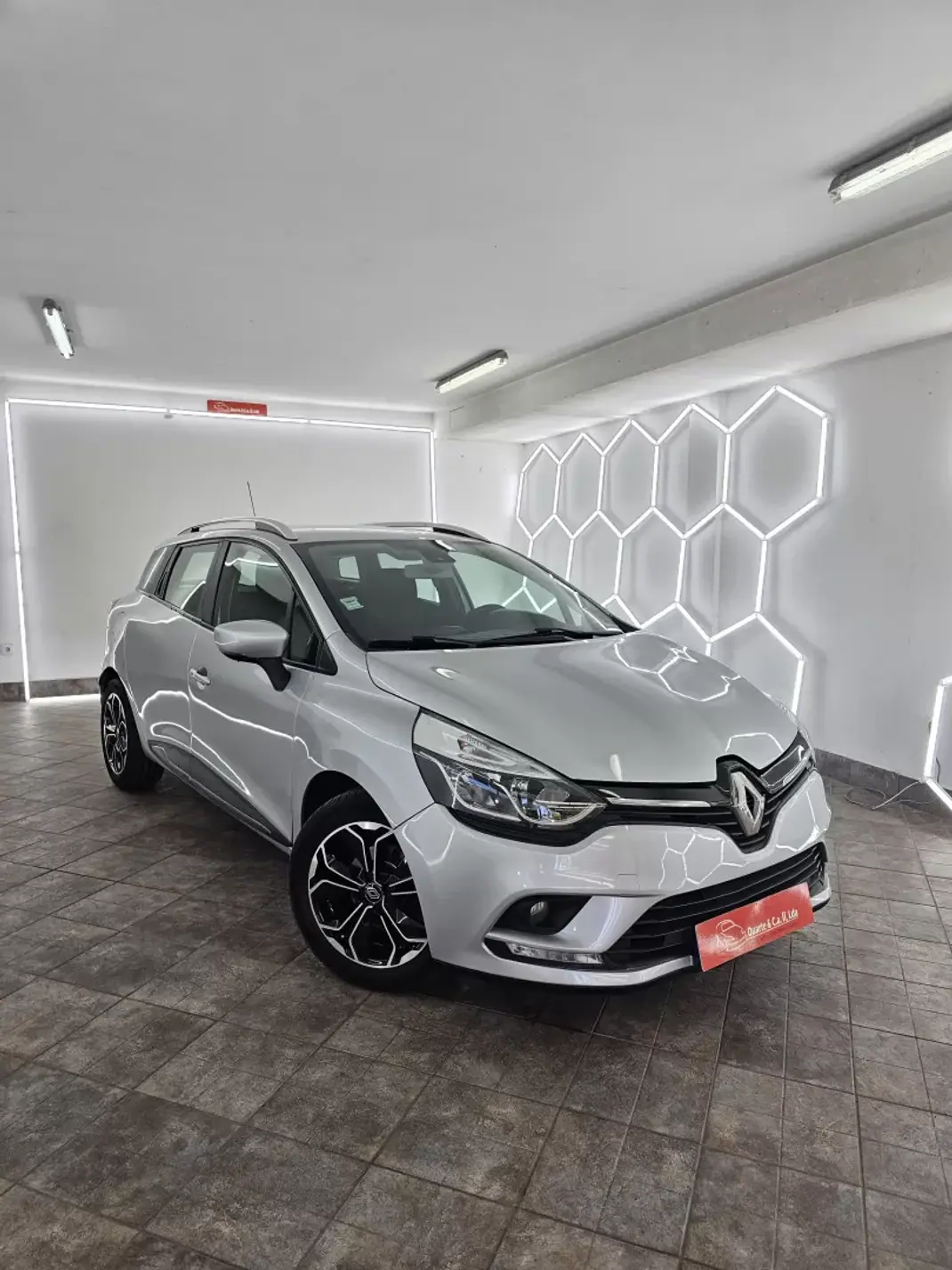 Renault Clio Sport Tourer 2019 - 8650 EUR, 259539 km - AUTO.MOTO.pt - 259539km - foto 3 de 24