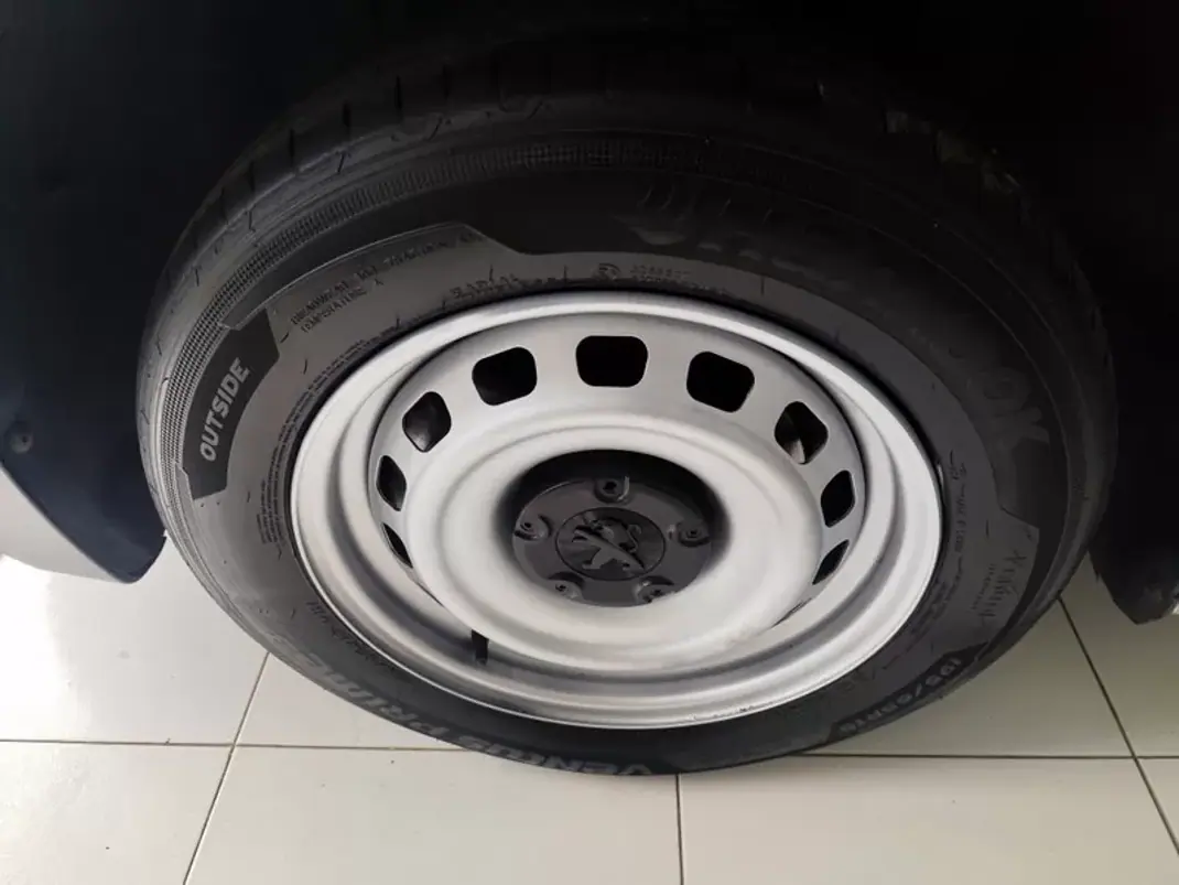 Peugeot Partner 1.6 HDI , 3 Lug. , Iva Dedutivel 2019 - 12480 EUR, 157000 km - AUTO.MOTO.pt - 157000km - foto 20 de 21