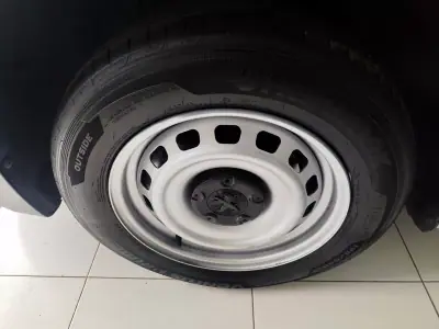 Peugeot Partner 1.6 HDI , 3 Lug. , Iva Dedutivel 2019 - 12480 EUR, 157000 km - AUTO.MOTO.pt - 157000km - foto 20 de 21