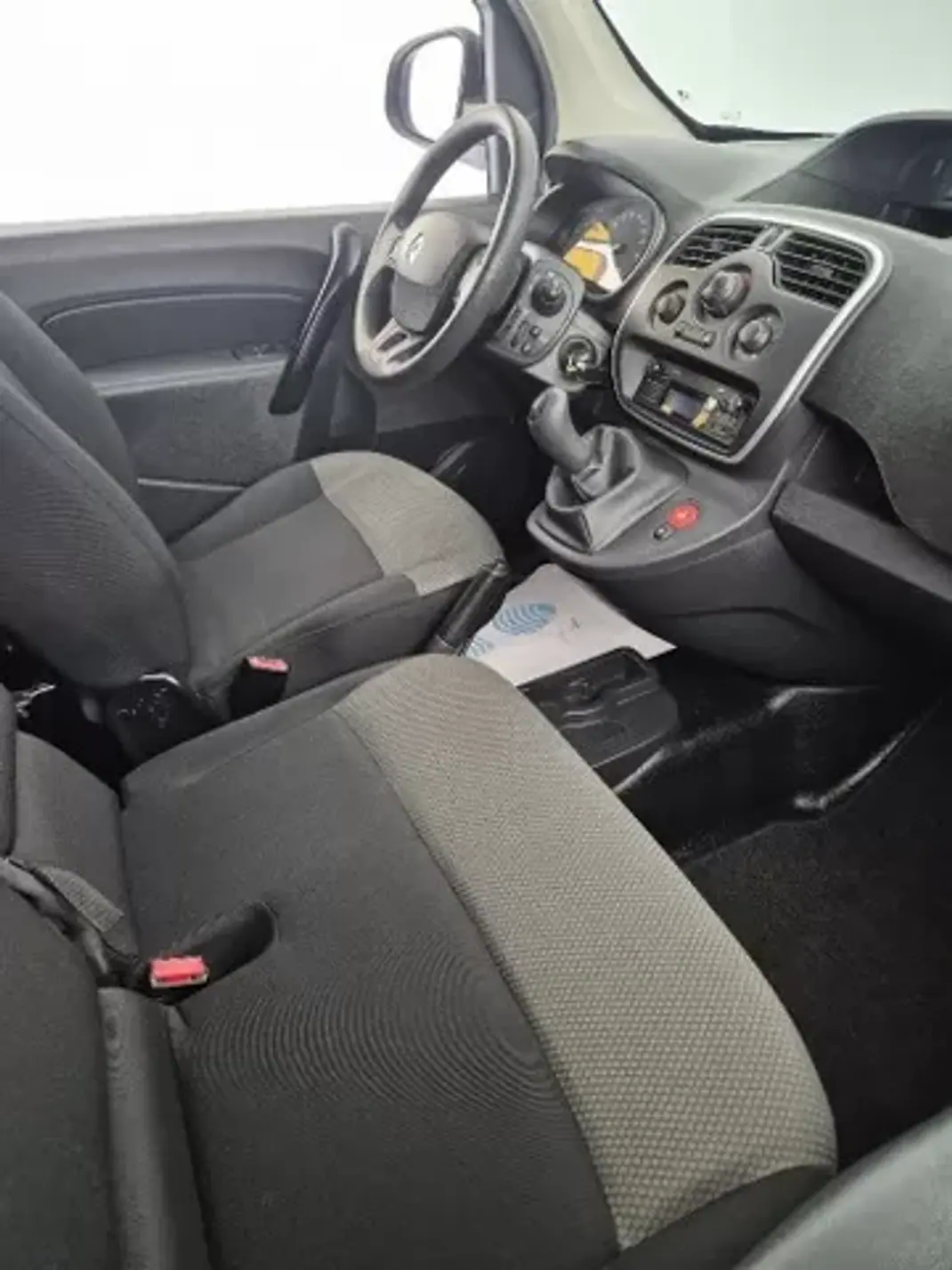 Renault KANGOO MAXI 1.5 DCI BUSINESS S/S 2017 - 12750 EUR, 120000 km - AUTO.MOTO.pt - 120000km - foto 5 de 9