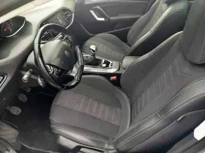 Peugeot 308 SW 2018 - 13490 EUR, 151379 km - AUTO.MOTO.pt - 151379km - foto 6 de 11