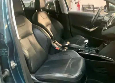 Peugeot 2008 2018 - 13990 EUR, 140457 km - AUTO.MOTO.pt - 140457km - foto 4 de 6