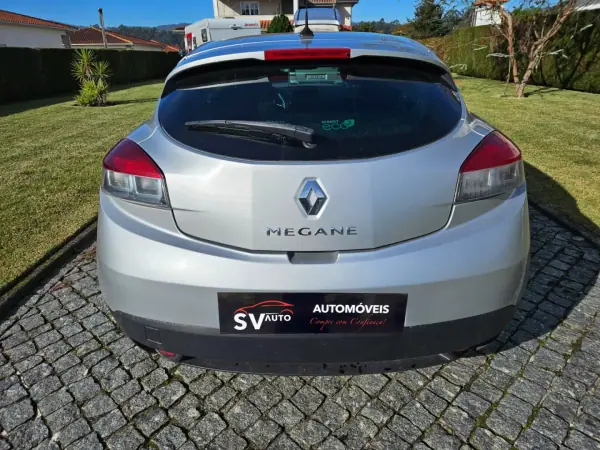 Renault Mégane Coupe 2012 - 8750 EUR, 143620 km - AUTO.MOTO.pt - 143620km - foto 8 de 8