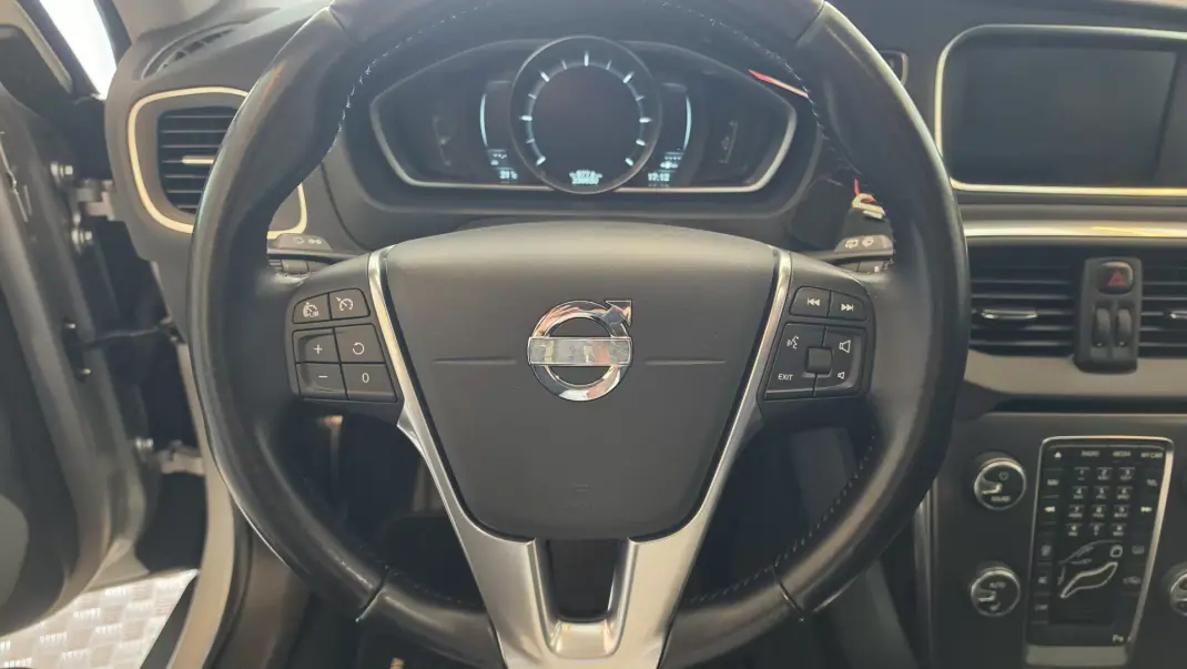 Volvo V40 Cross Country 2013 - 9900 EUR, 239930 km - AUTO.MOTO.pt - 239930km - foto 40 de 55