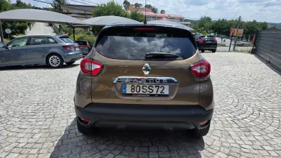 Renault Captur 2017 - 12990 EUR, 101000 km - AUTO.MOTO.pt - 101000km - foto 4 de 19