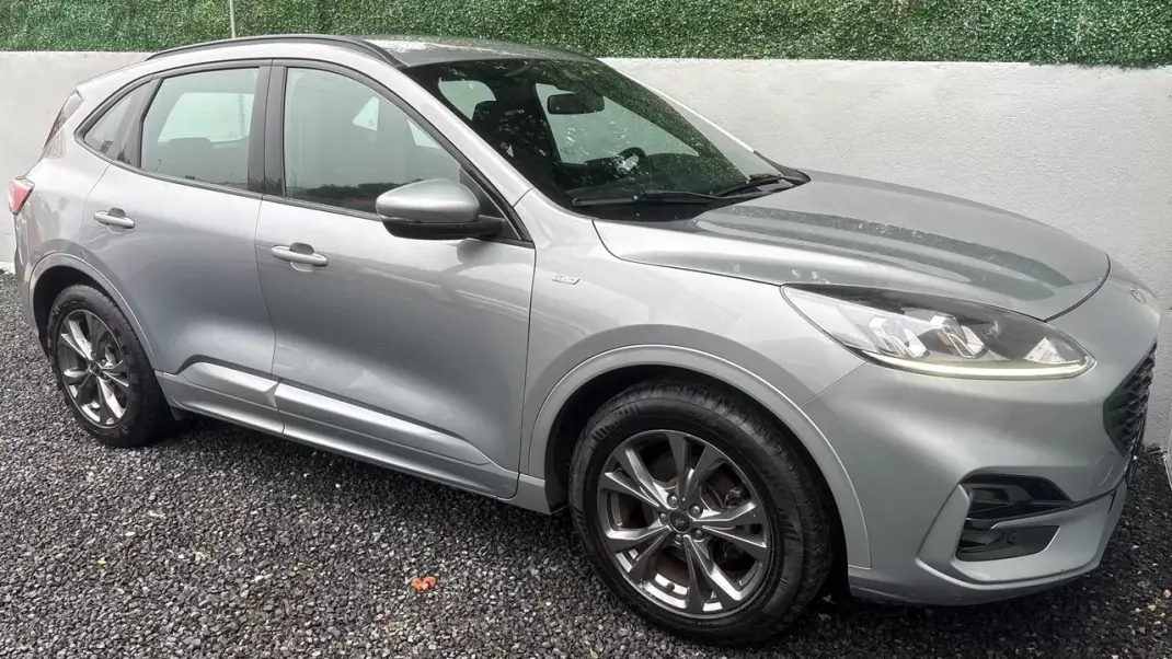 Ford Kuga 2022 - 15400 EUR, 78900 km - AUTO.MOTO.pt - 78900km - foto 8 de 12