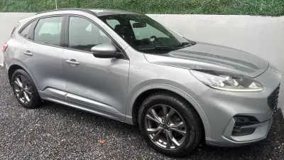 Ford Kuga 2022 - 15400 EUR, 78900 km - AUTO.MOTO.pt - 78900km - foto 8 de 12